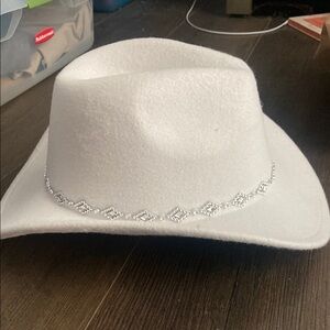 Elegant White Cowboy Hat with Silver Accents